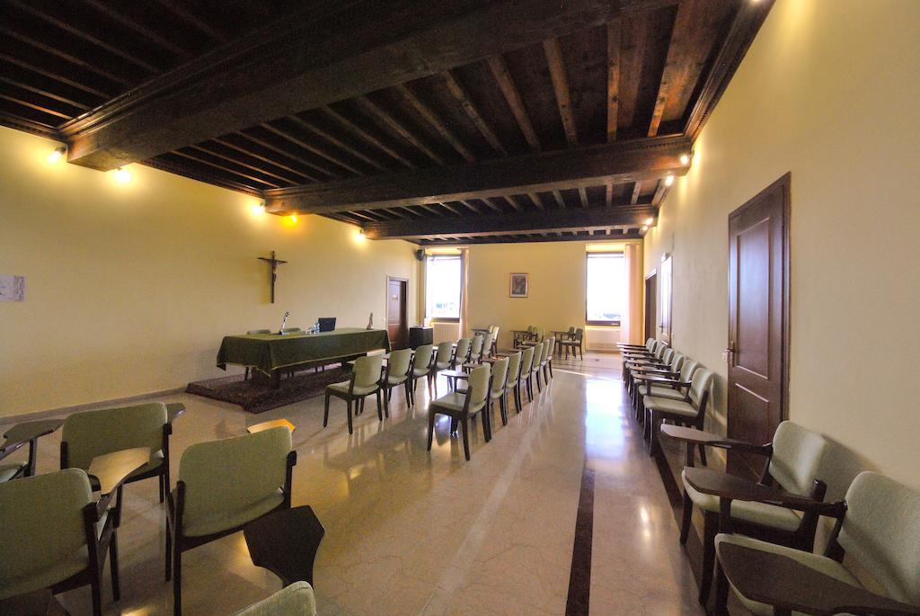 Villa Santa Maria Dell'Arco - Centro Oreb Cazzago San Martino Buitenkant foto