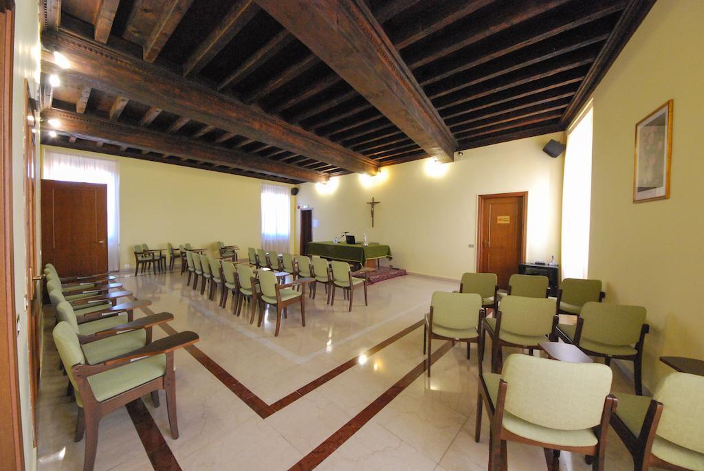 Villa Santa Maria Dell'Arco - Centro Oreb Cazzago San Martino Buitenkant foto