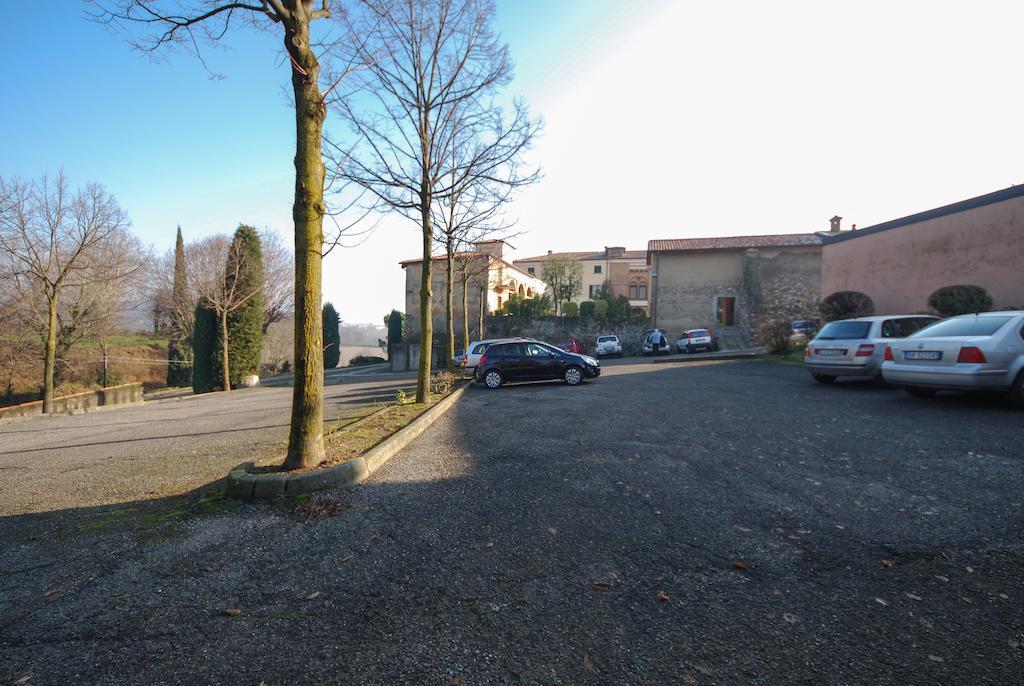 Villa Santa Maria Dell'Arco - Centro Oreb Cazzago San Martino Buitenkant foto