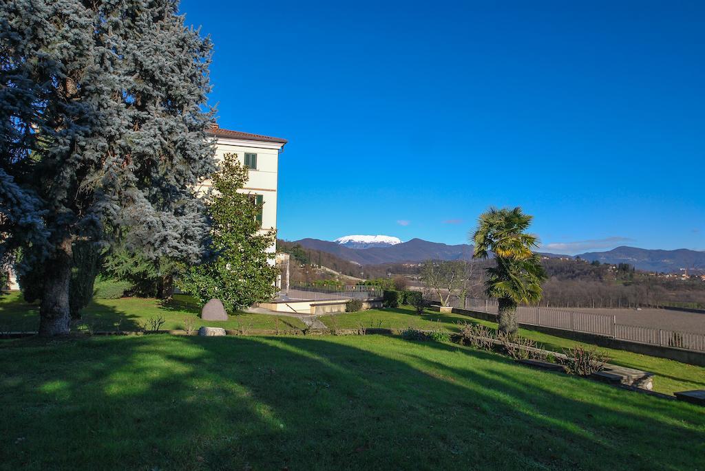 Villa Santa Maria Dell'Arco - Centro Oreb Cazzago San Martino Buitenkant foto