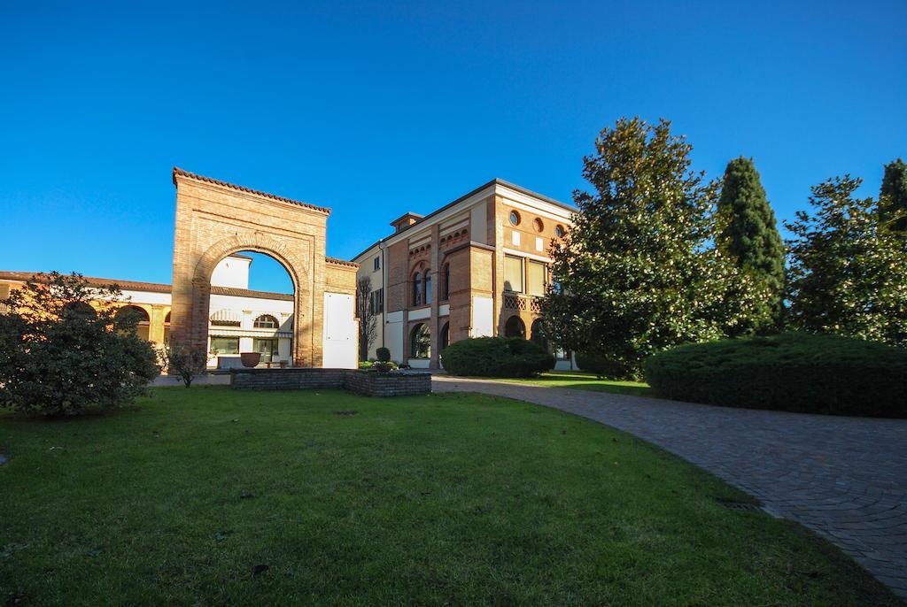 Villa Santa Maria Dell'Arco - Centro Oreb Cazzago San Martino Buitenkant foto