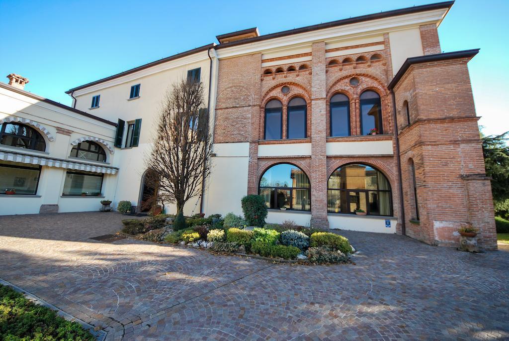 Villa Santa Maria Dell'Arco - Centro Oreb Cazzago San Martino Buitenkant foto